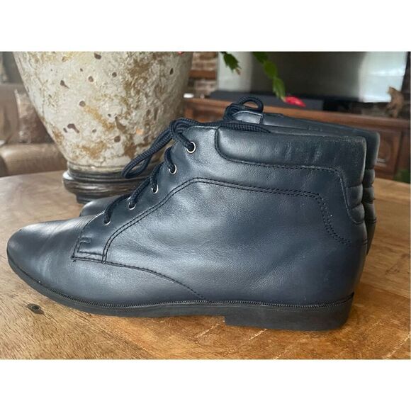 Vintage DaneXX Blue Leather Ankle Boots Size 7N Cuffed at the Ankle - Picture 3 of 8